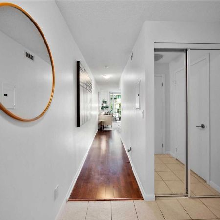 טורונטו Cn Tower View With Free Parking, Pool, & More Amenities מראה חיצוני תמונה