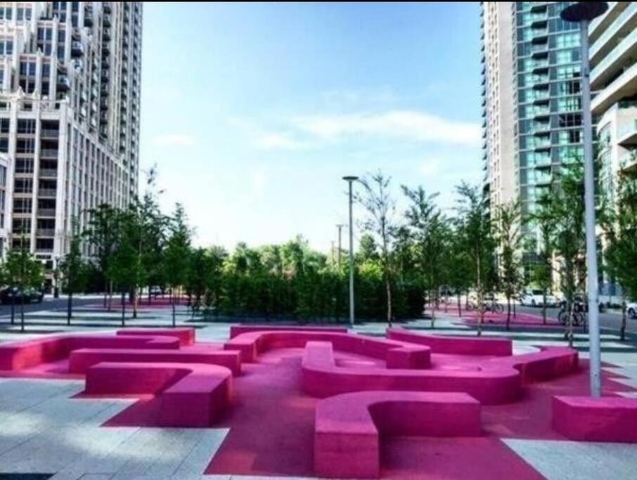 טורונטו Cn Tower View With Free Parking, Pool, & More Amenities מראה חיצוני תמונה