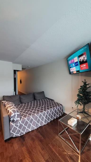 טורונטו Cn Tower View With Free Parking, Pool, & More Amenities מראה חיצוני תמונה
