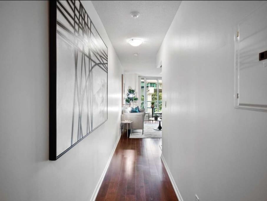 טורונטו Cn Tower View With Free Parking, Pool, & More Amenities מראה חיצוני תמונה